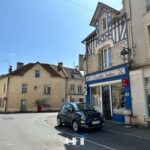 Rue commercante du centre-ville de Ouistreham, a proximite du logement